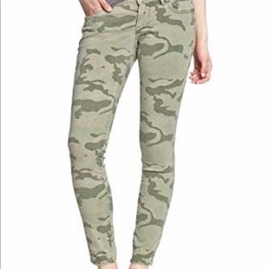 👖OLD NAVY CAMO MID-RISE ROCKSTAR JEANS 👖